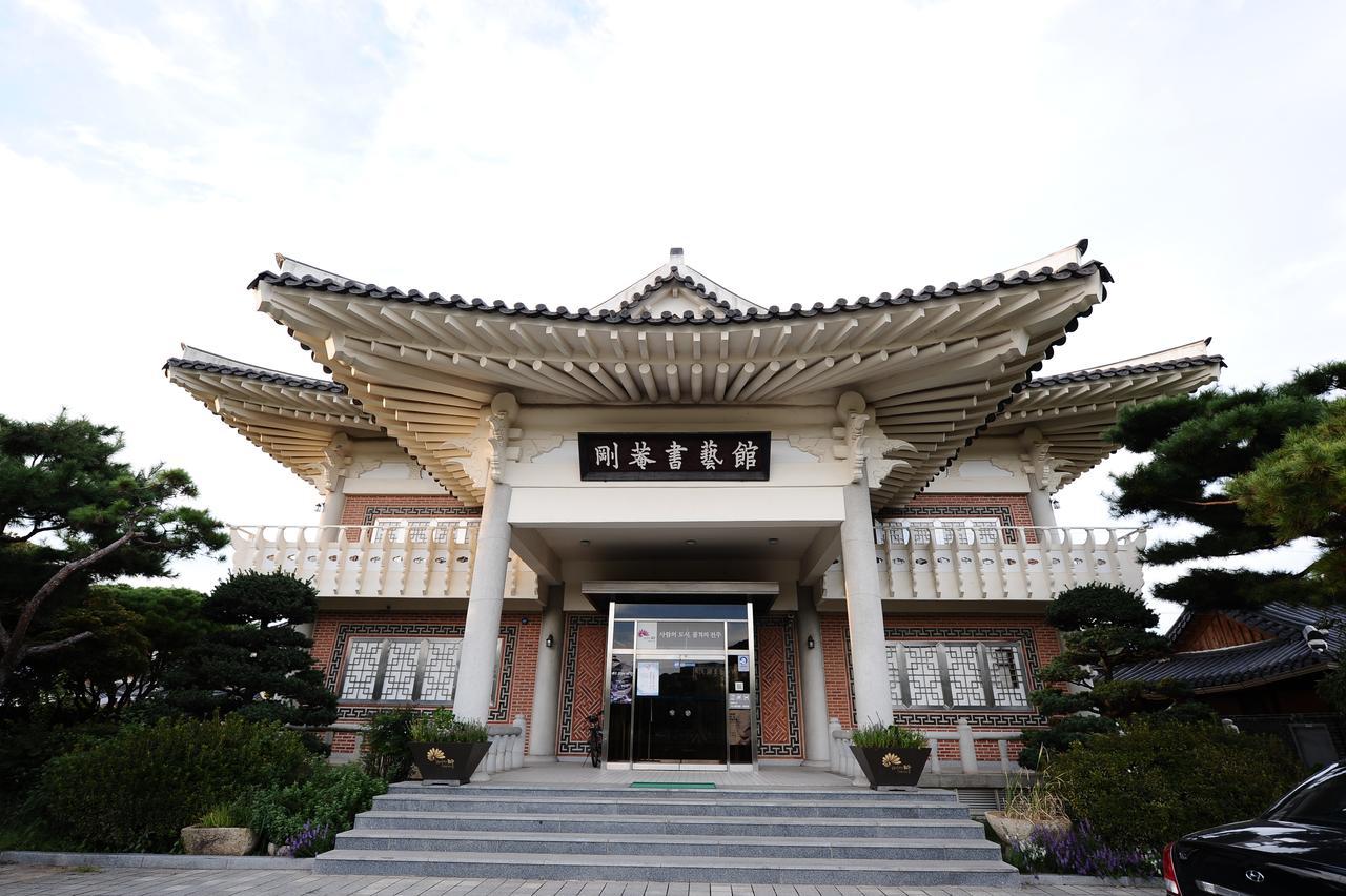 Starlight Rest Area Hotel Jeonju Exterior photo
